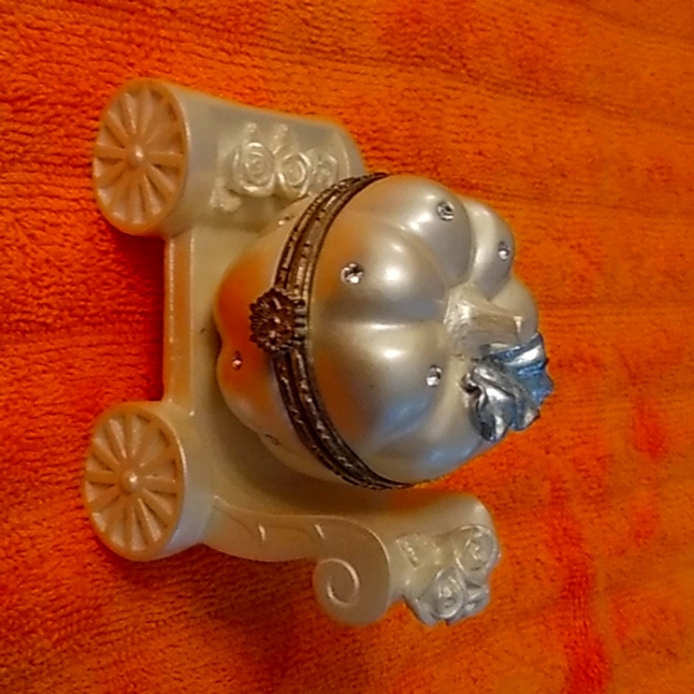 Beautiful Cinderella Ceramic Carriage Ring Holder